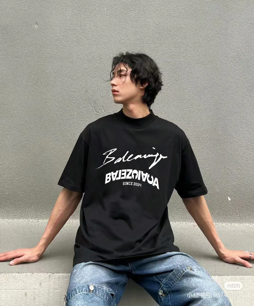 P80✨🔥 BALENCIAGA Paris lettering printed short-sleeved T-shirt. Custom-woven and dyed 300 grams of combed cotton heavyweight fabric. Zero color difference in threads. Perfect details. Different from the current currency version. Welcome to compare. Same Style for men and women. Must-sell in the picture above. Color: White Black Size: 1 2 3 4